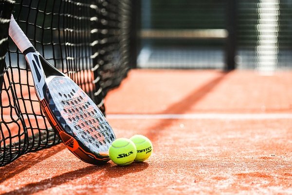 Découvrez les secrets du padel avec hola bandeja